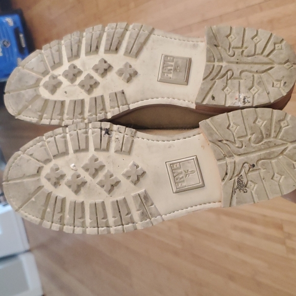 Frye men suede Wingtip shoes size 10m with the box - Picture 6 of 8